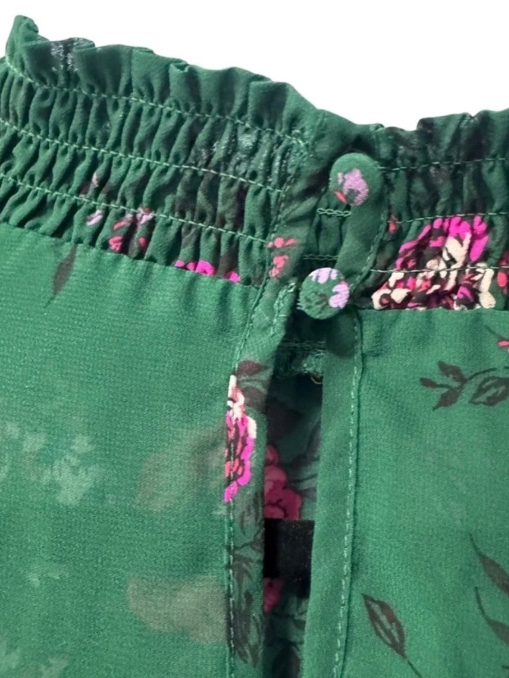 Torrid Smocked Mock Neck Chiffon Blouse Green Floral - FITS LIKE SIZE 0 - Picture 3 of 5